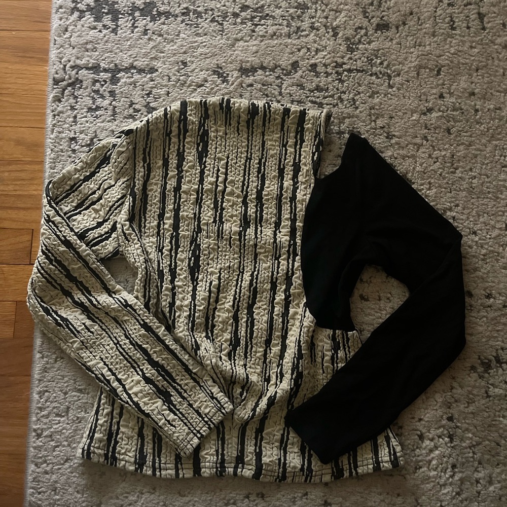Asymmetrical shoulder cut out long sleeve